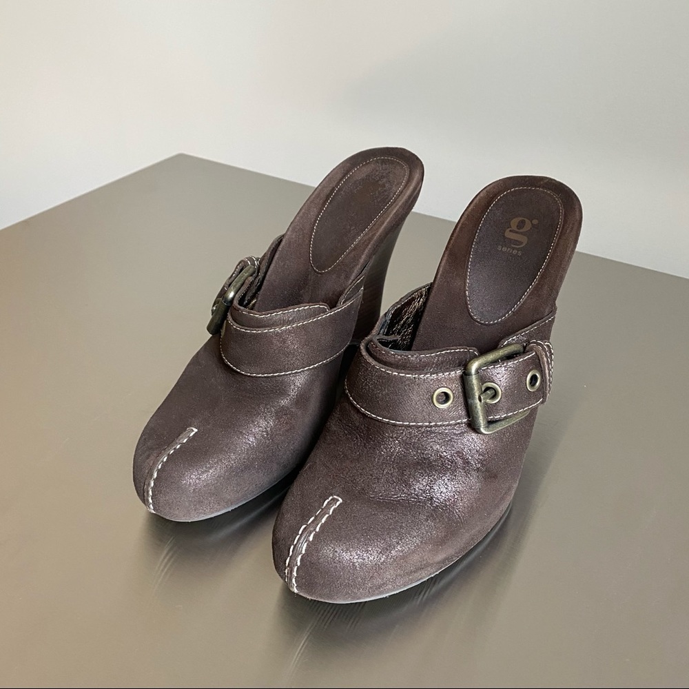 The perfect brown clog heel for your closet!